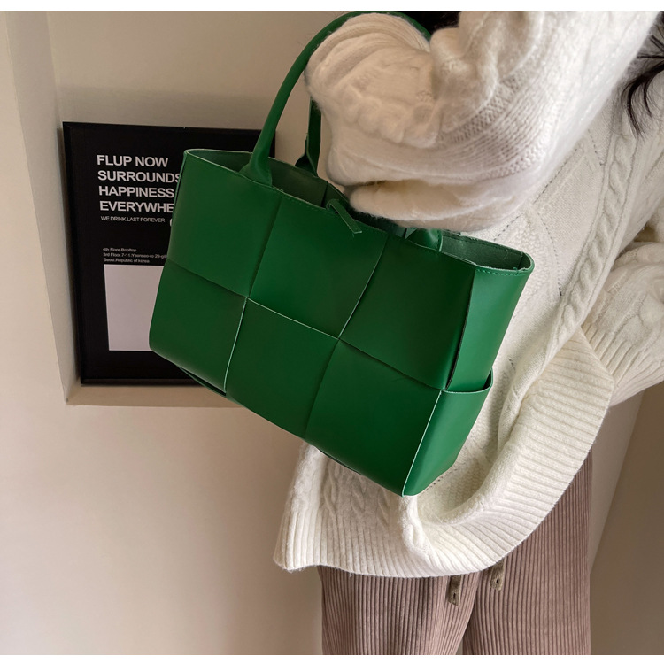 Large-capacity plaid women's handbag