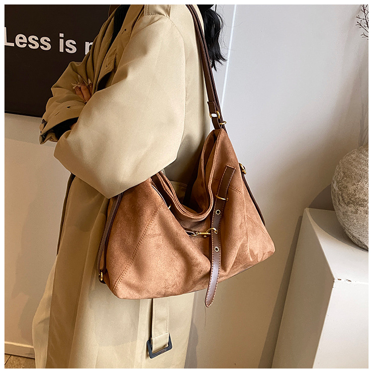 Casual tote bag made of abrasive leather