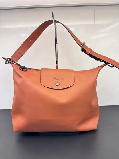 Underarm fashionable and versatile single-shoulder bag