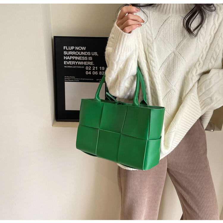 Large-capacity plaid women's handbag