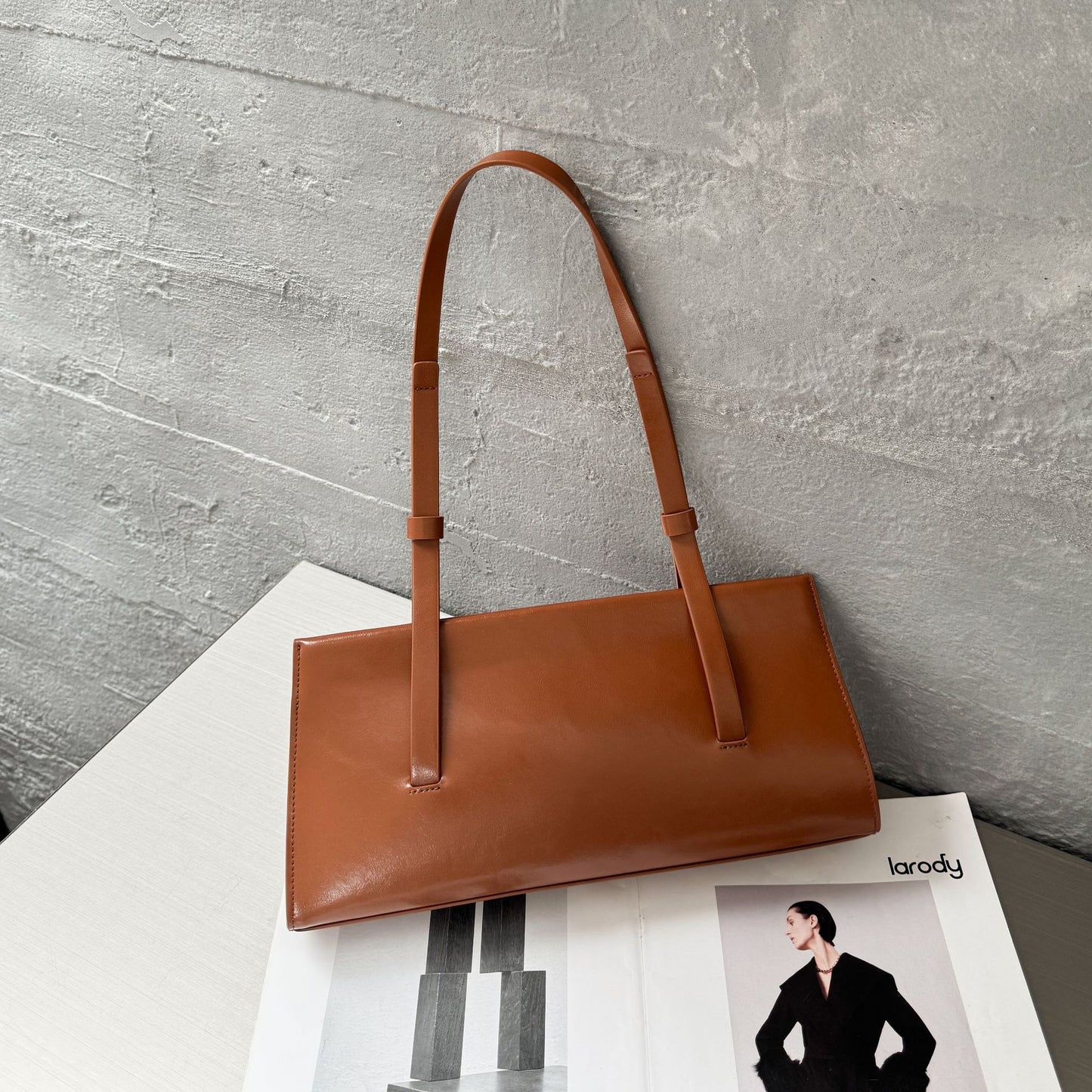 Simple French leather women's shoulder bag