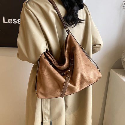 Casual tote bag made of abrasive leather - zoraflux