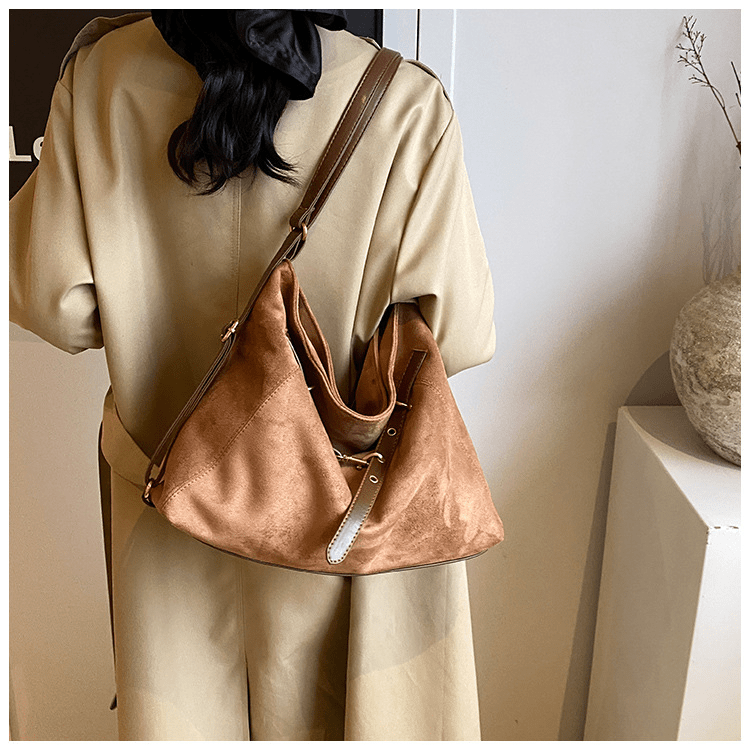 Casual tote bag made of abrasive leather - zoraflux