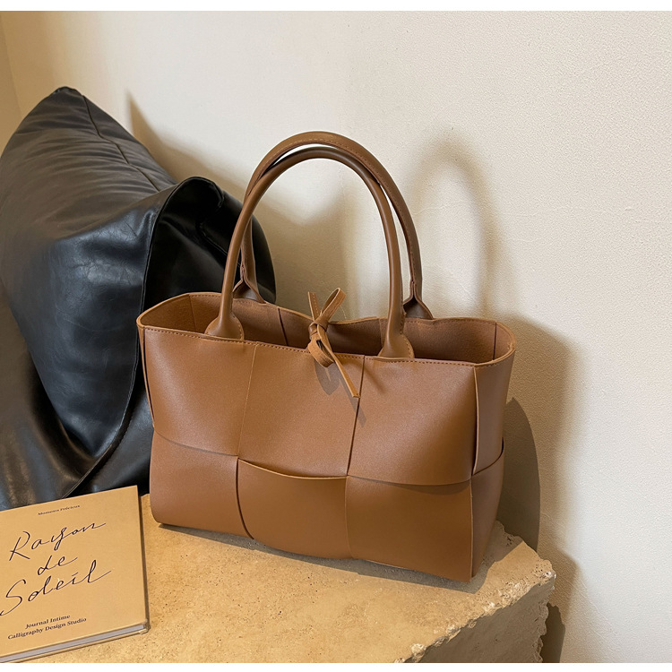 Large-capacity plaid women's handbag