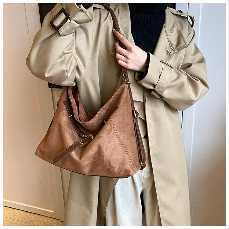 Casual tote bag made of abrasive leather