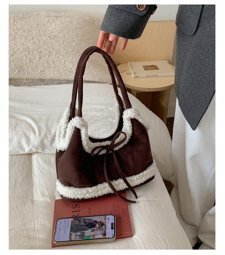 Simple and large-capacity suede single-shoulder bag