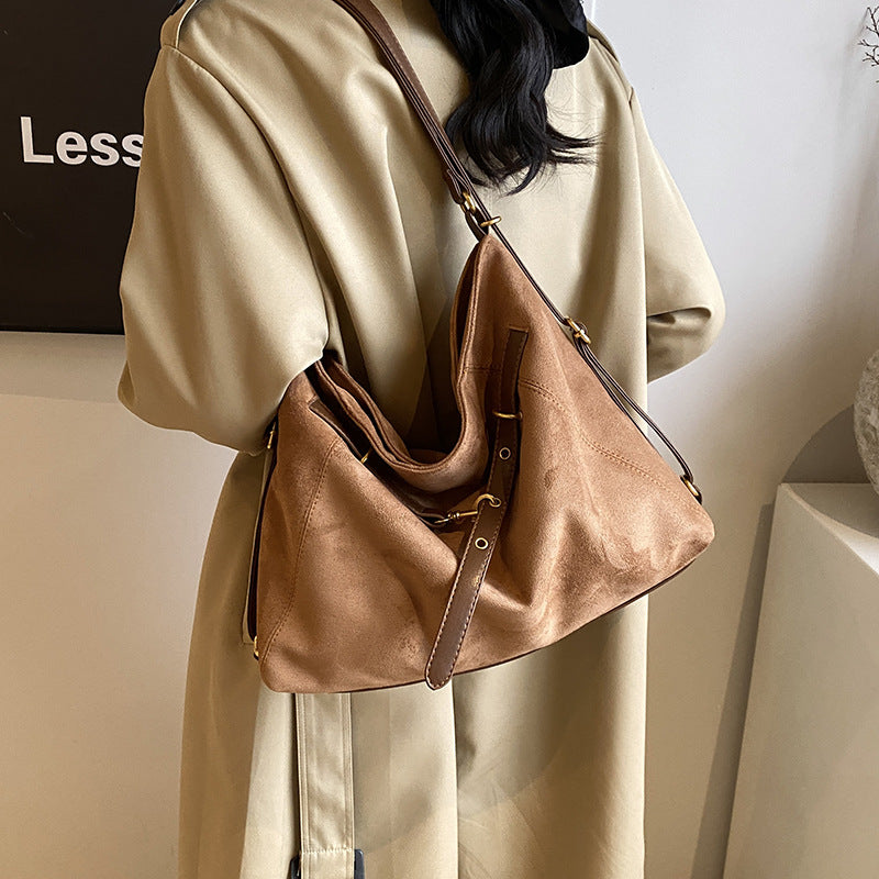 Casual tote bag made of abrasive leather