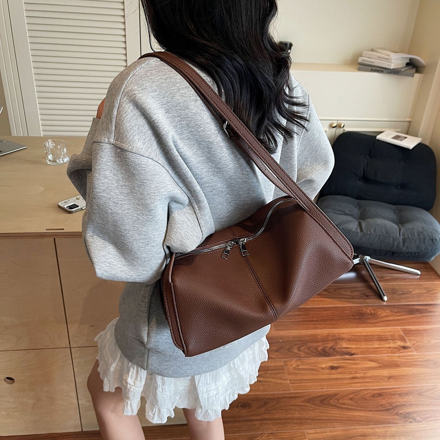 Retro underarm shoulder pillow bag