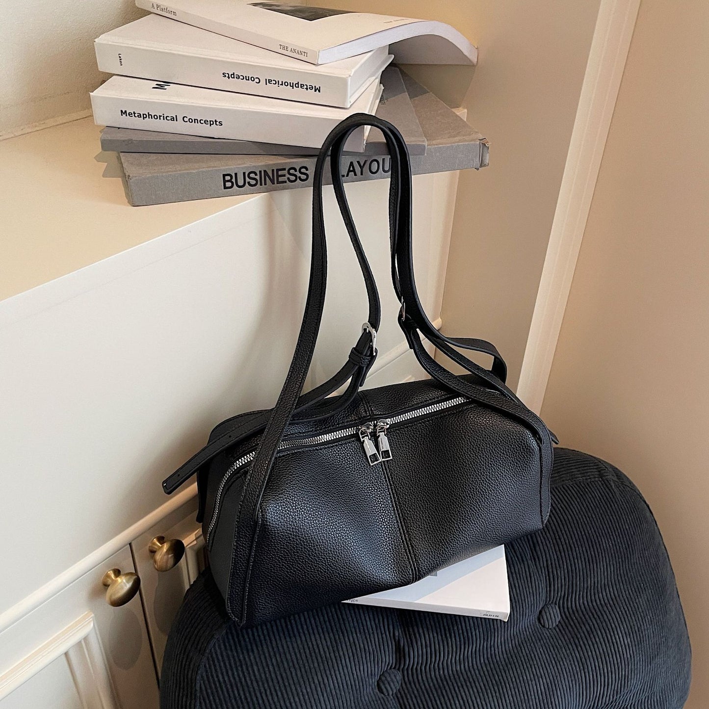 Retro underarm shoulder pillow bag
