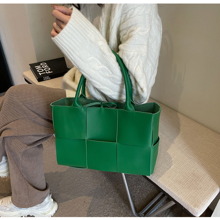 Large-capacity plaid women's handbag