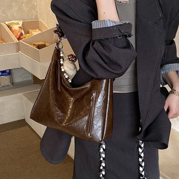 Gift a lucky plush puppy pendant and a shoulder bag - zoraflux