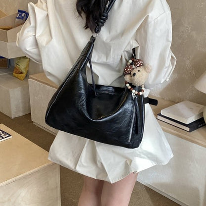 Gift a lucky plush puppy pendant and a shoulder bag - zoraflux