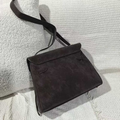 Kelly commutes tote bags daily - zoraflux