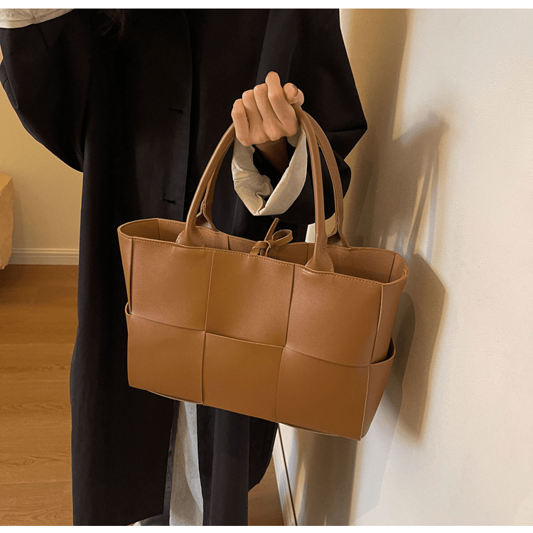 Large - capacity plaid women's handbag - zoraflux