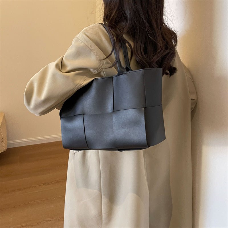 Large - capacity plaid women's handbag - zoraflux