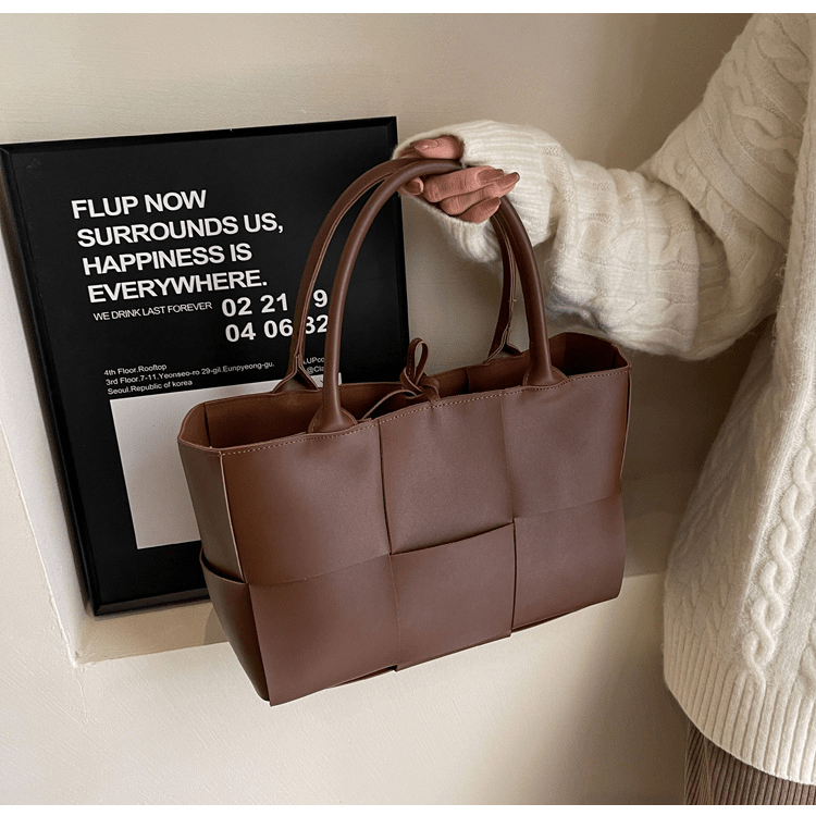 Large - capacity plaid women's handbag - zoraflux