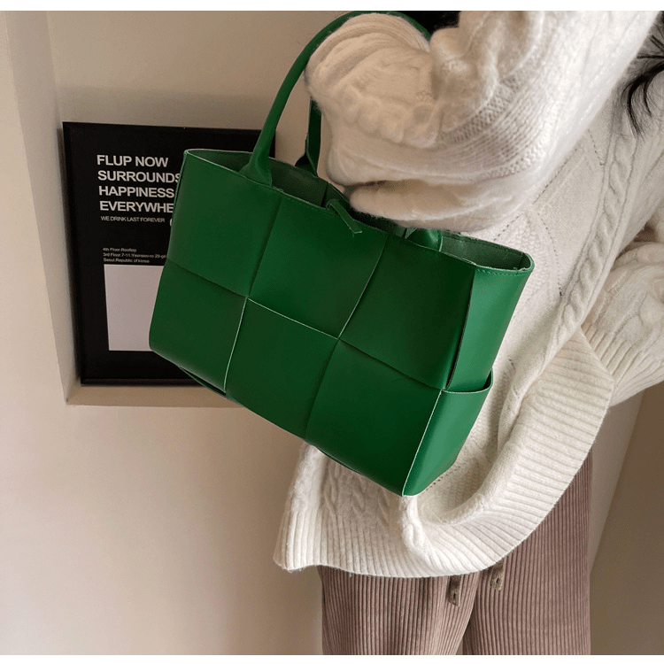 Large - capacity plaid women's handbag - zoraflux