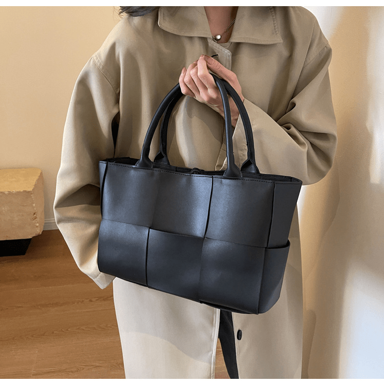 Large - capacity plaid women's handbag - zoraflux