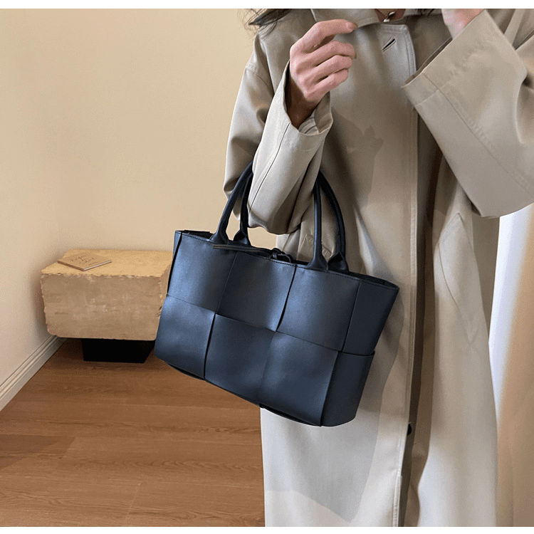 Large - capacity plaid women's handbag - zoraflux