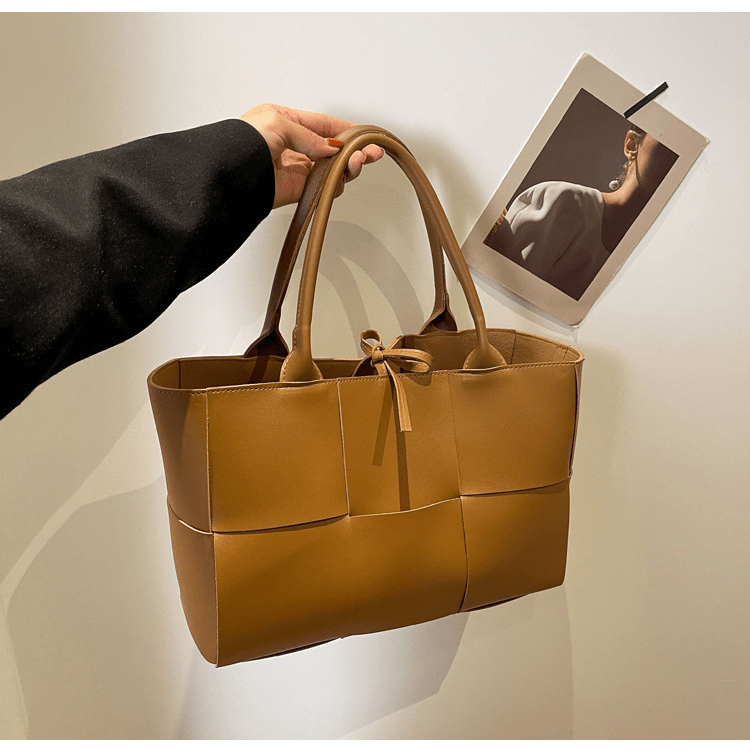 Large - capacity plaid women's handbag - zoraflux