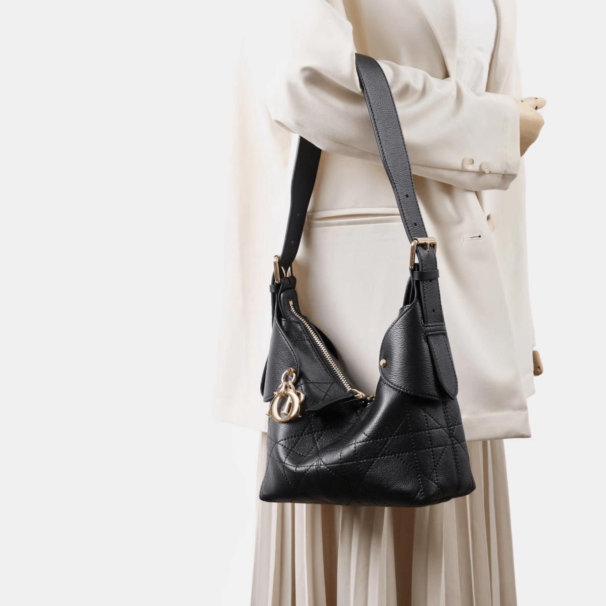 Pleated cowhide wicker pattern handbag - zoraflux