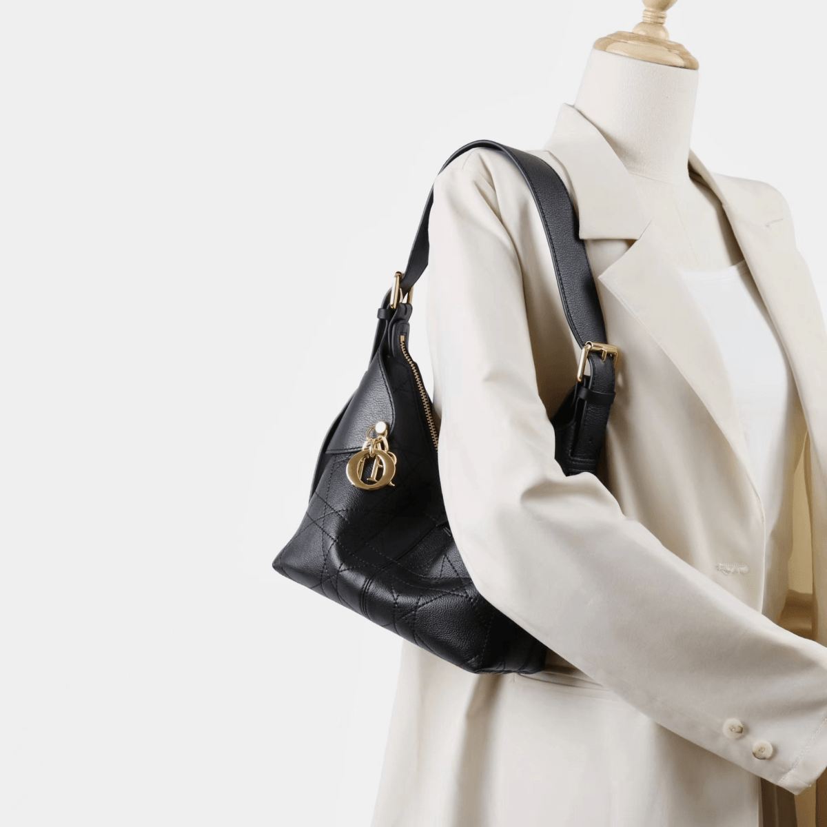 Pleated cowhide wicker pattern handbag - zoraflux