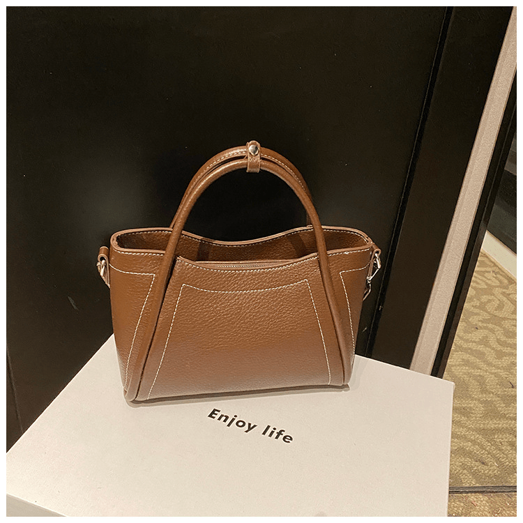 Simple casual versatile shoulder bag - zoraflux