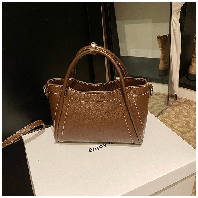 Simple casual versatile shoulder bag - zoraflux