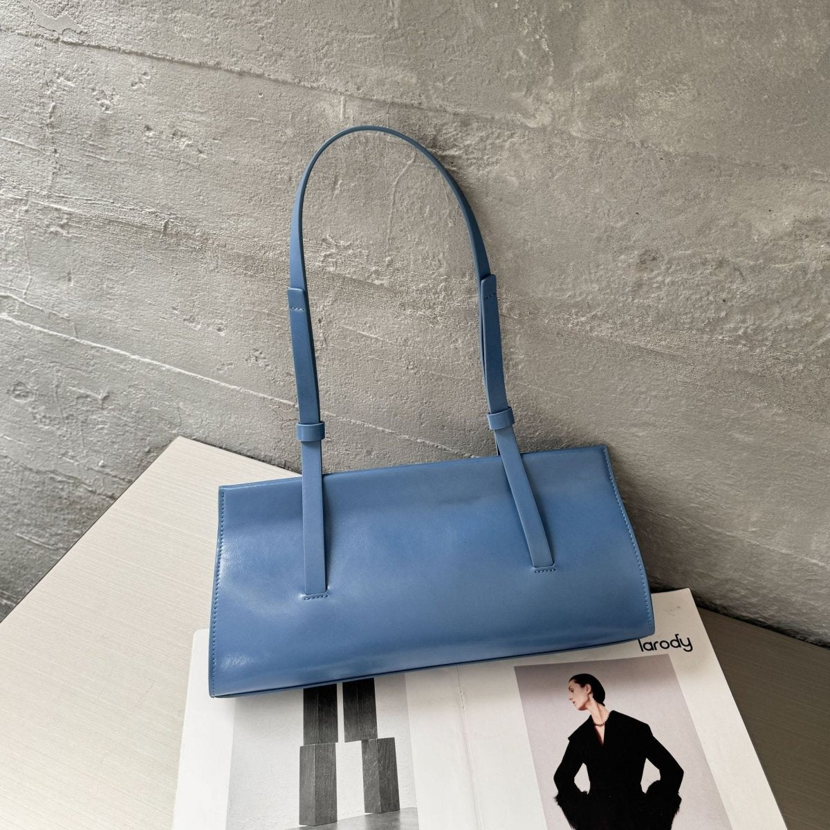 Simple French leather women's shoulder bag - zoraflux