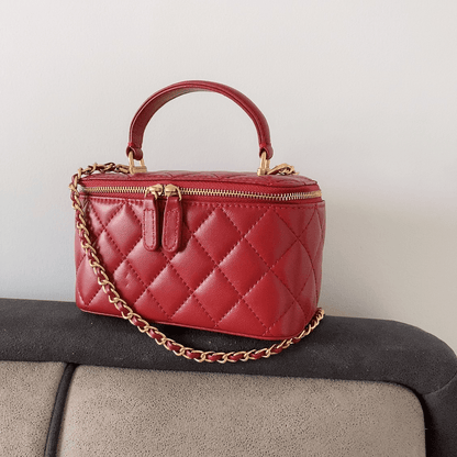 Square box bag with diamond - shaped chain - zoraflux