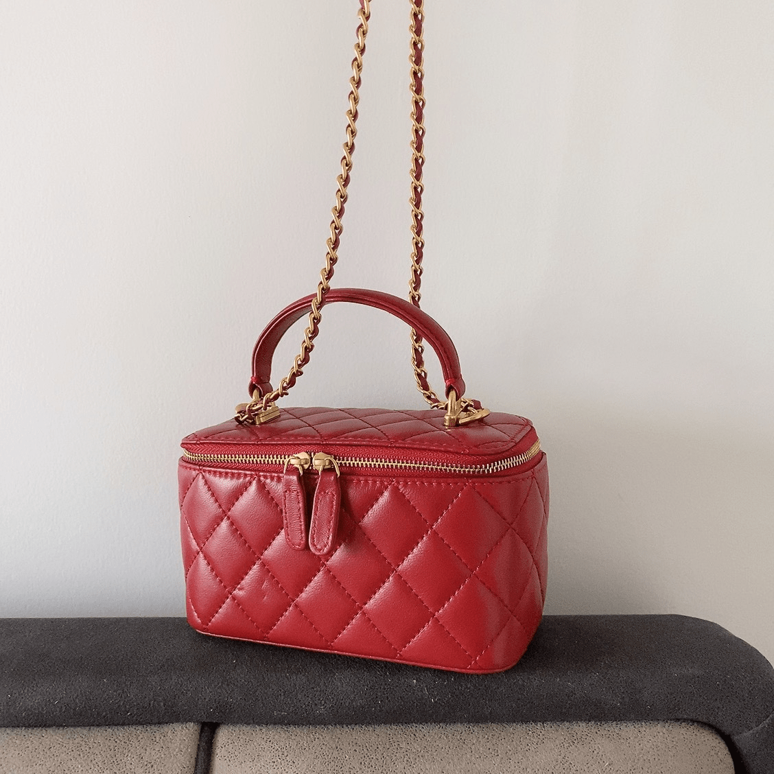 Square box bag with diamond - shaped chain - zoraflux