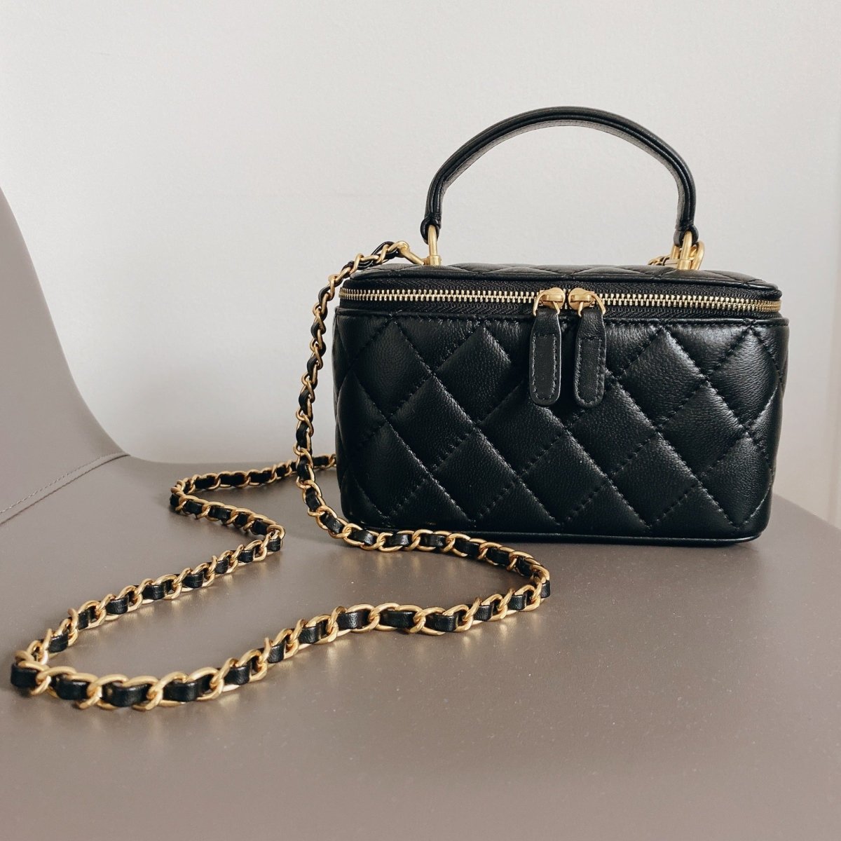 Square box bag with diamond - shaped chain - zoraflux