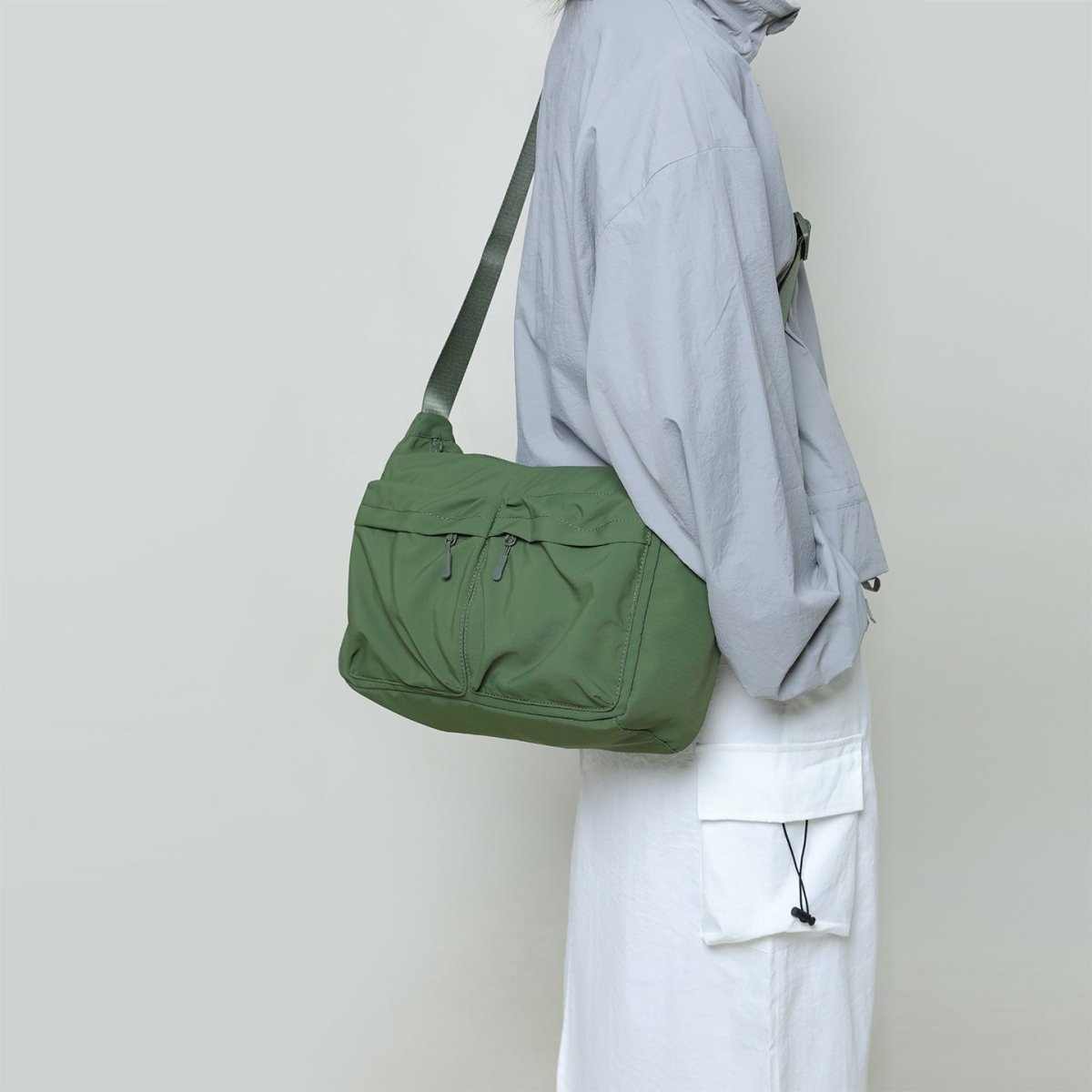 Nylon waterproof unisex fashionable outdoor bag - zoraflux