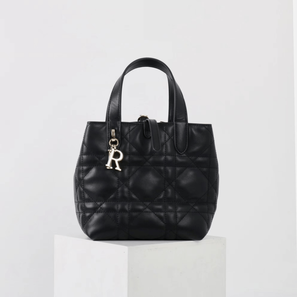 Teng lattice D letter decorated shoulder bag - zoraflux