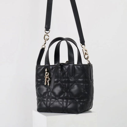 Teng lattice D letter decorated shoulder bag - zoraflux