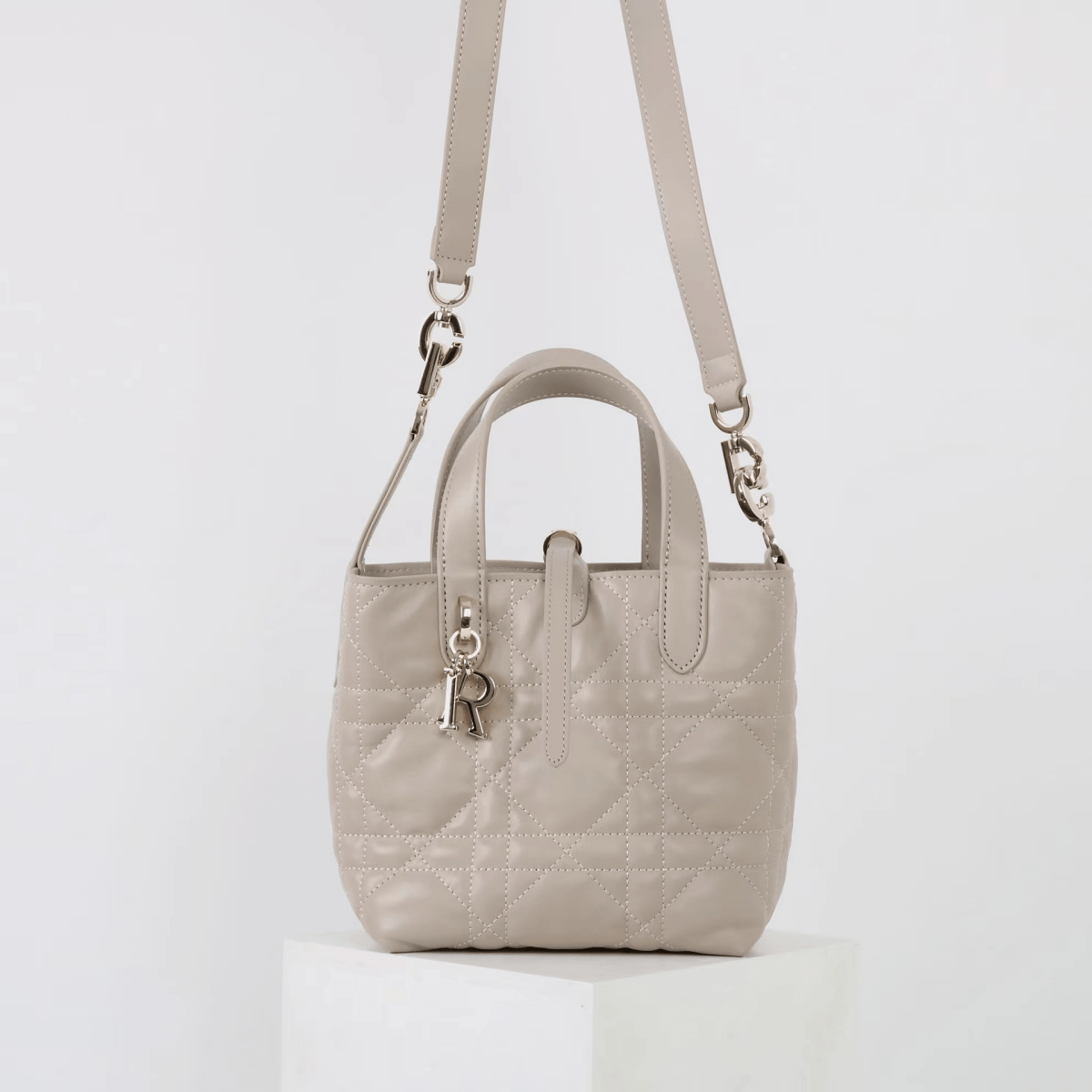 Teng lattice D letter decorated shoulder bag - zoraflux