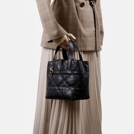 Teng lattice D letter decorated shoulder bag - zoraflux