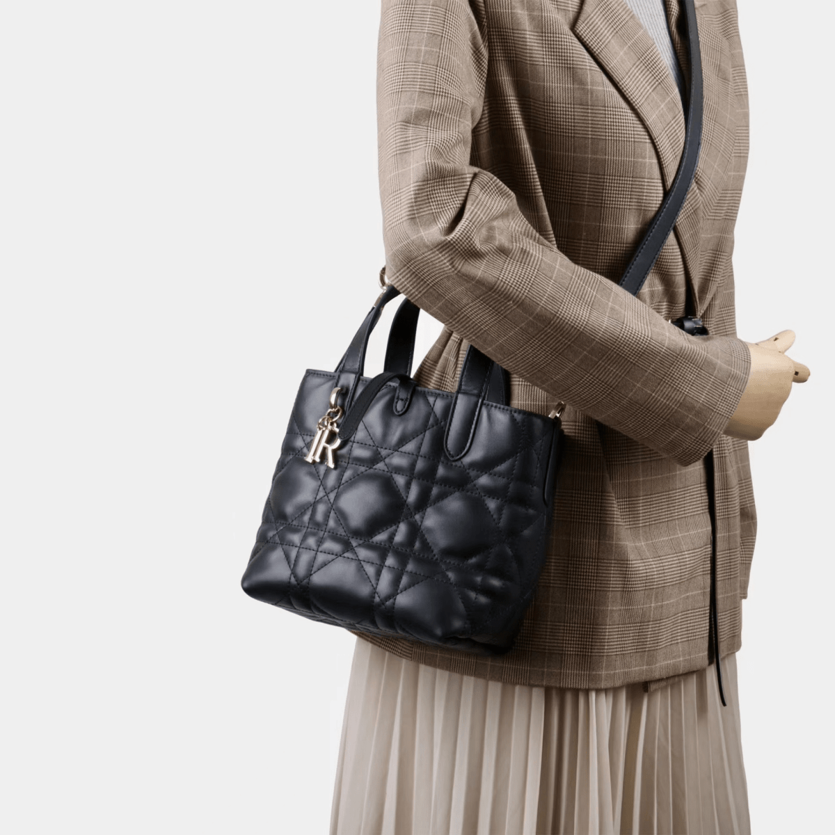 Teng lattice D letter decorated shoulder bag - zoraflux