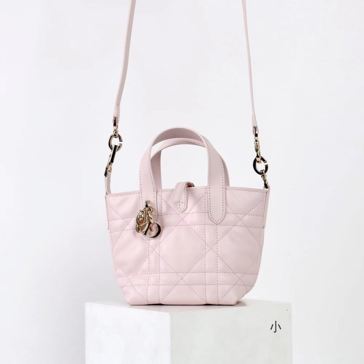 Teng lattice D letter decorated shoulder bag - zoraflux