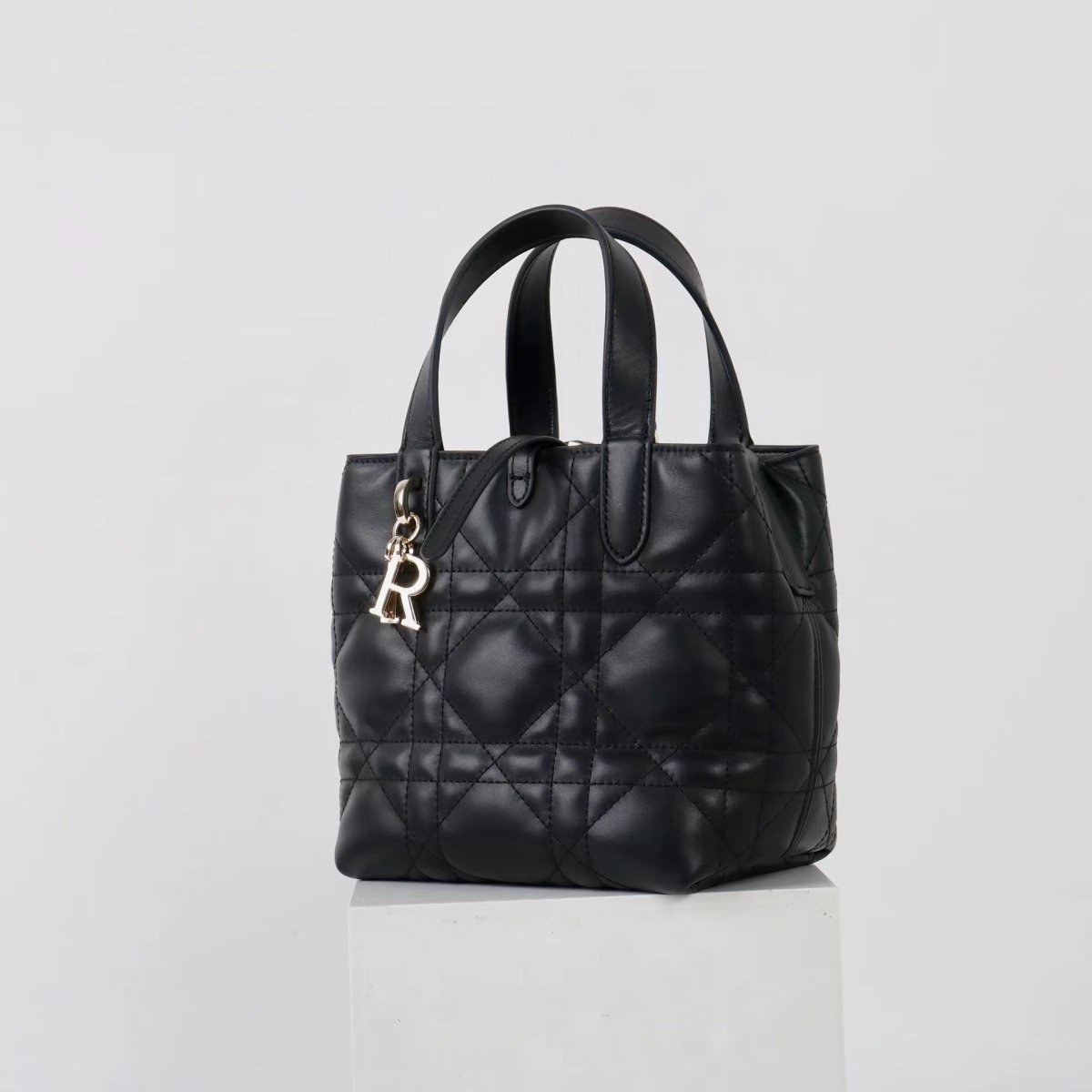 Teng lattice D letter decorated shoulder bag - zoraflux